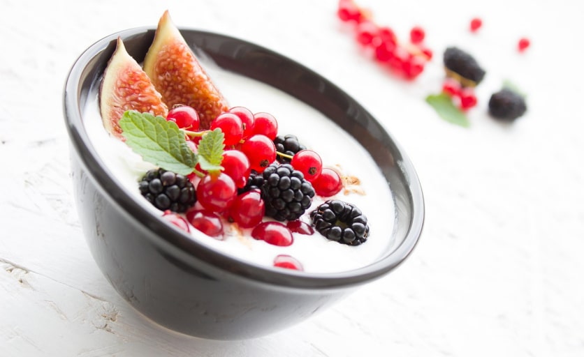 jogurt z owocami